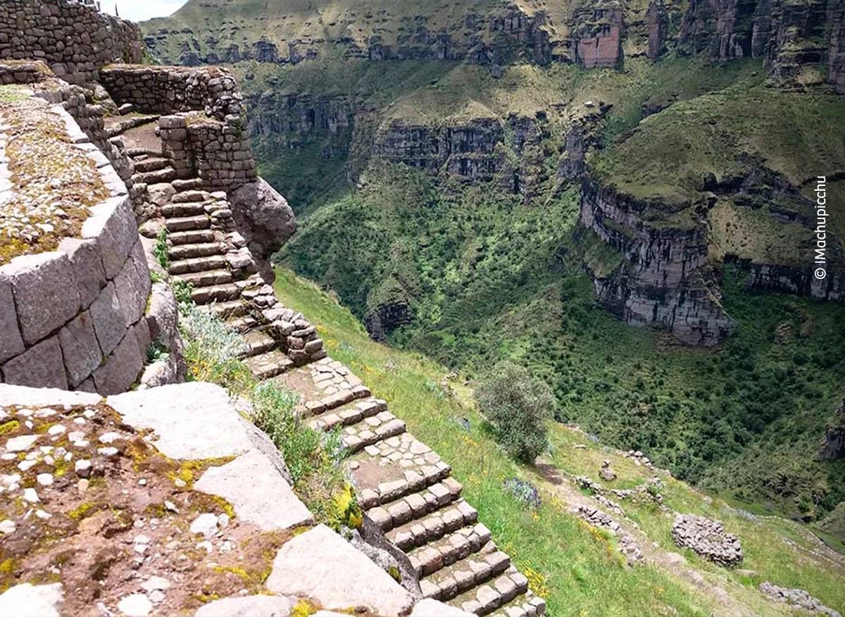 Waqrapukara Trek